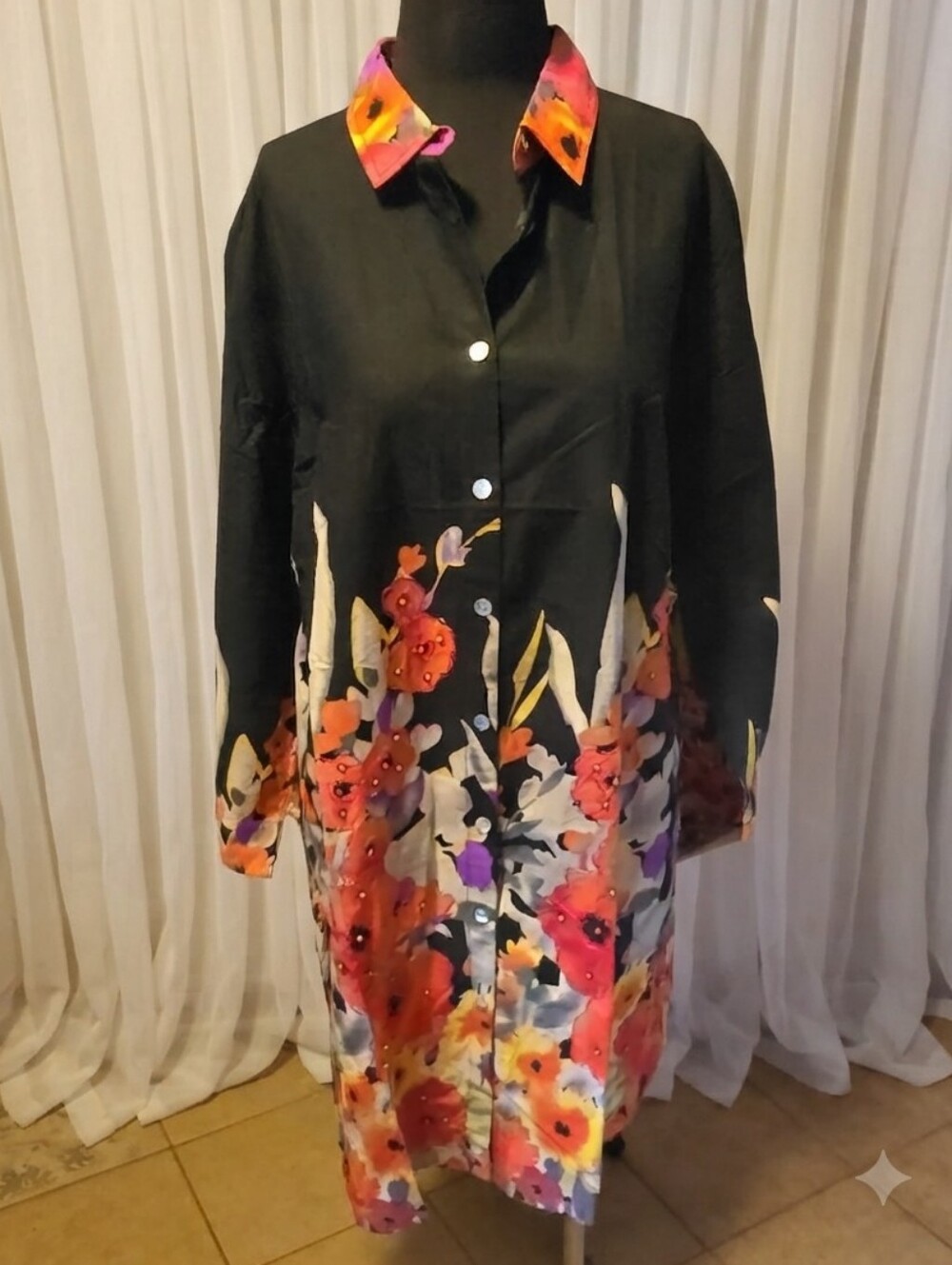 Soft Surroundings Black Floral Button-Front Shirt Dress with Vibrant Collar.